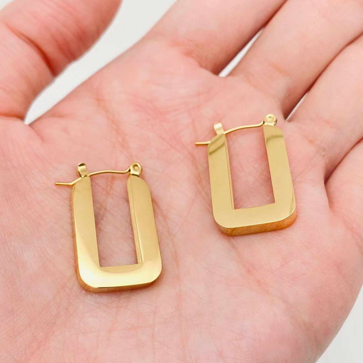 Prim Earrings - White Flamingo