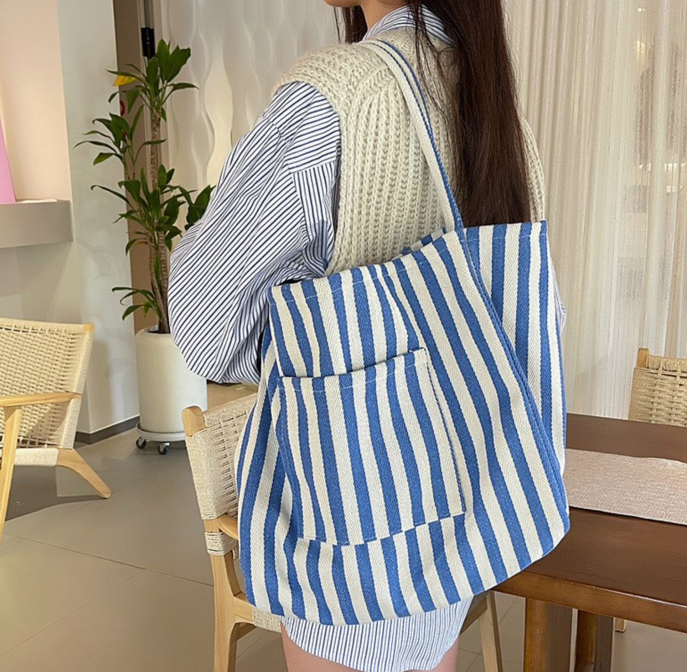 The Seaside Tote Bag - White Flamingo