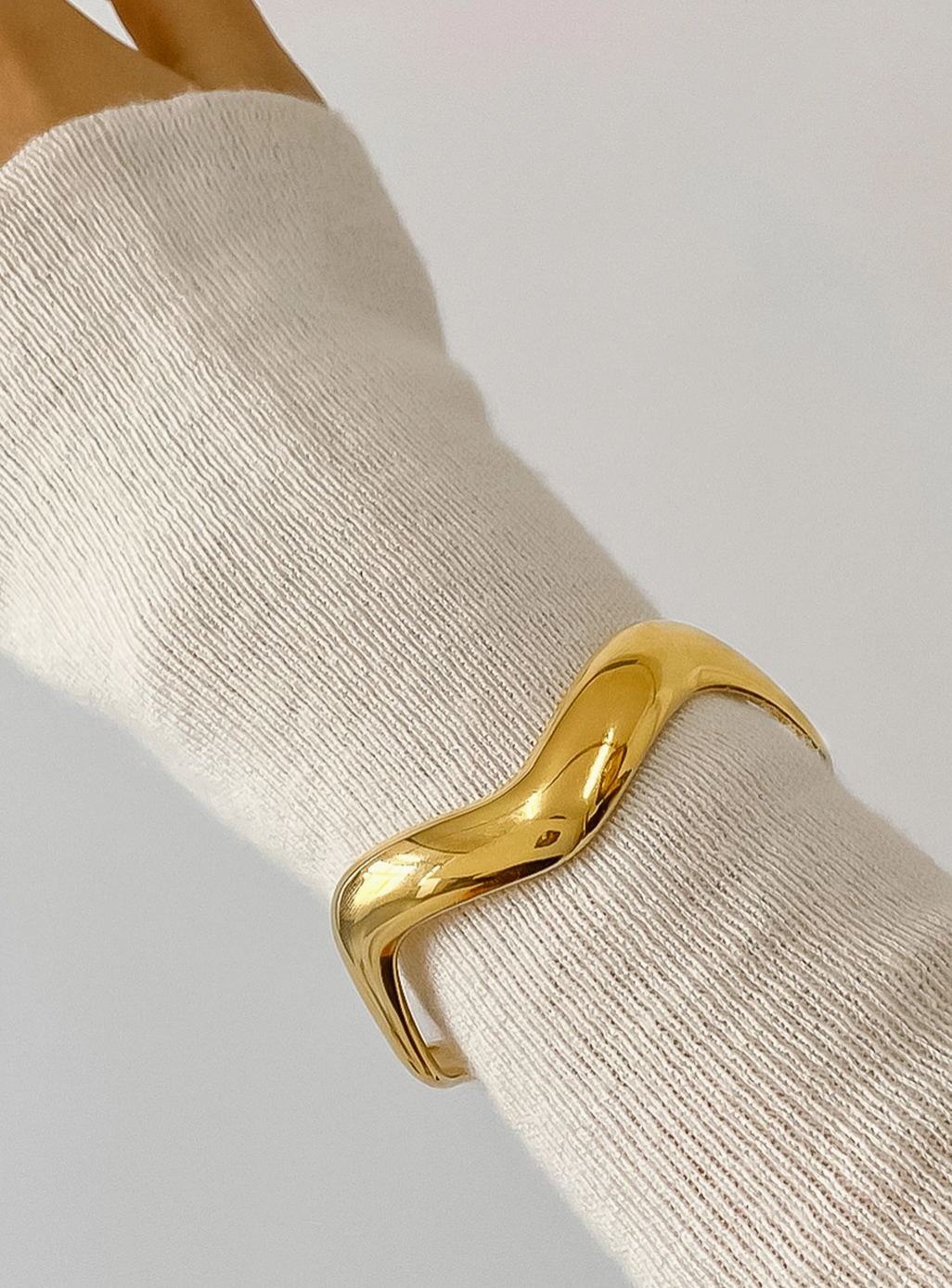 Sawyer Bangle - White Flamingo