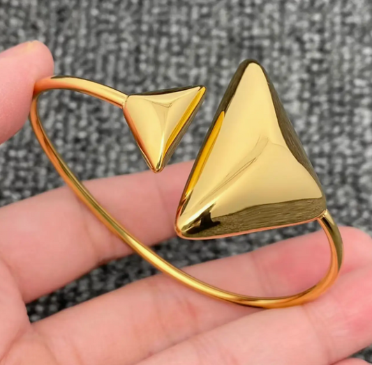 Ava Bangle